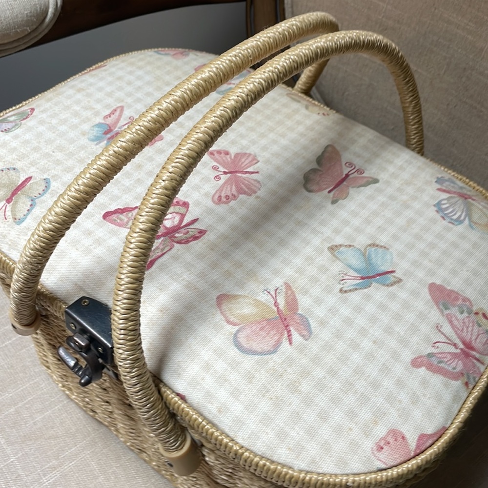 Vintage Butterfly Sewing Basket Double Handle Storage Container - Picture 3 of 16